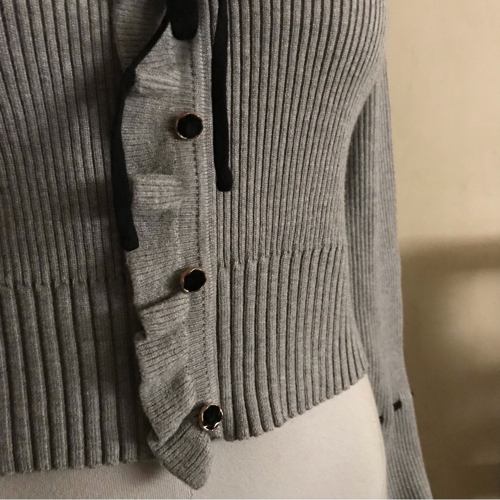 Gray Ribbed Knit Pullover - Picture 7 of 8